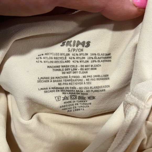 NWOT Skims Sculpting Bodysuit Mid-Thigh Seamless Shapewear Bodycon Cream Size S - Picture 3 of 3